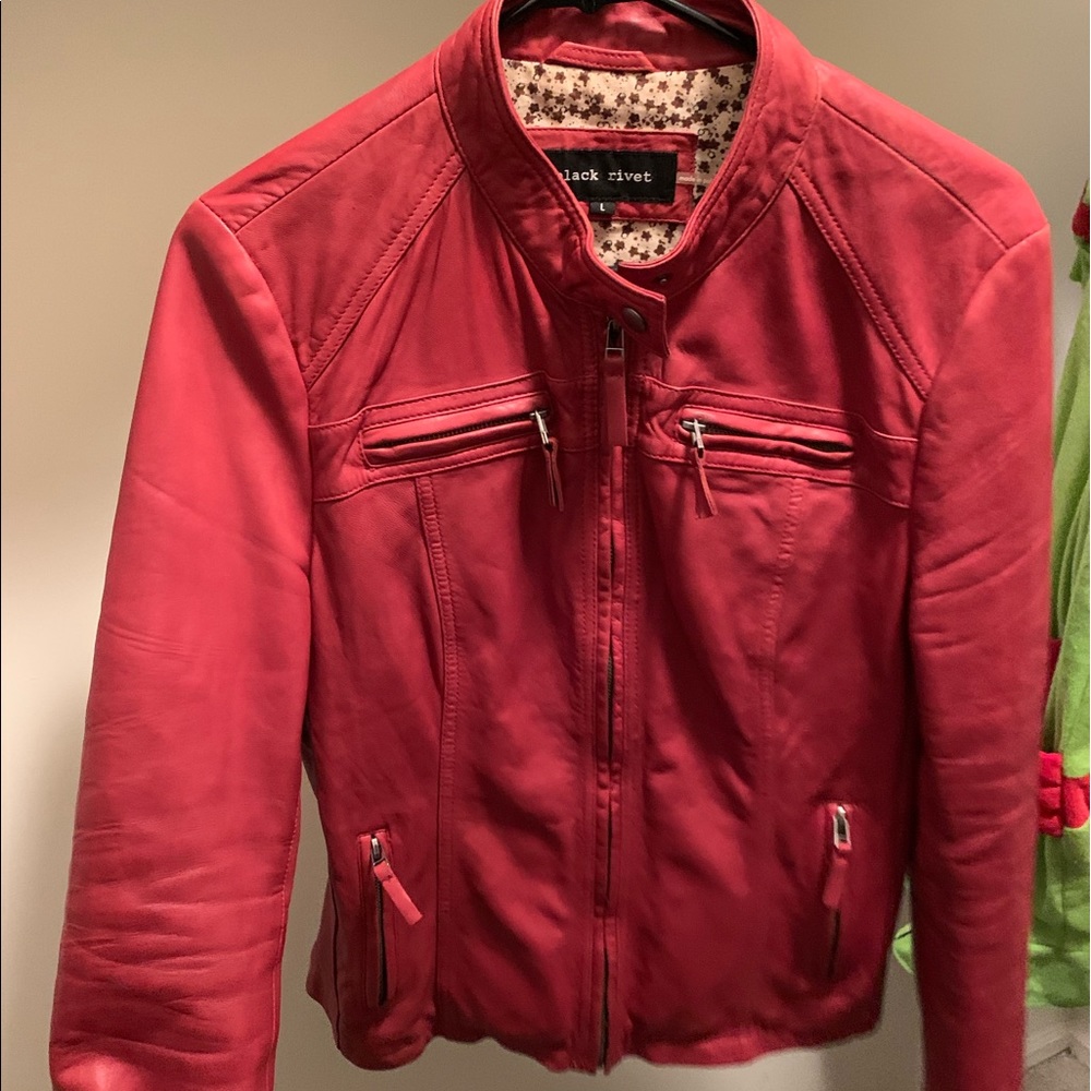 With zipper pockets